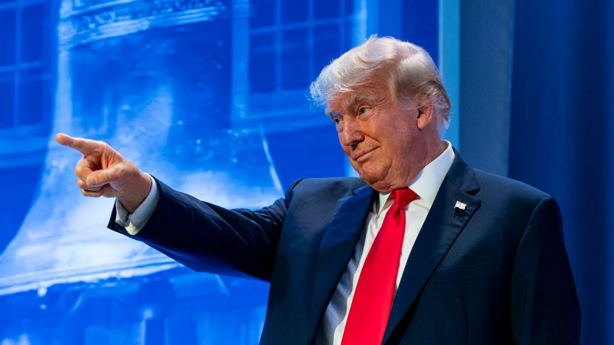 Chính Quyền Trump Đối Mặt Bão Pháp Lý Và Khoảng Trống Tại Thượng Viện