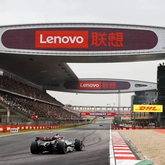 Thị Trường Tay Đua F1 Nóng Lên: Red Bull Giữ Chân Verstappen, Nội Bộ Mercedes Dậy Sóng